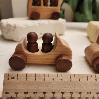 Handmade wooden toy car with 2 peg people – 7cm long, smooth natural finish, non-toxic coating, perfect imaginative play gift for toddlers aged 2–5 years