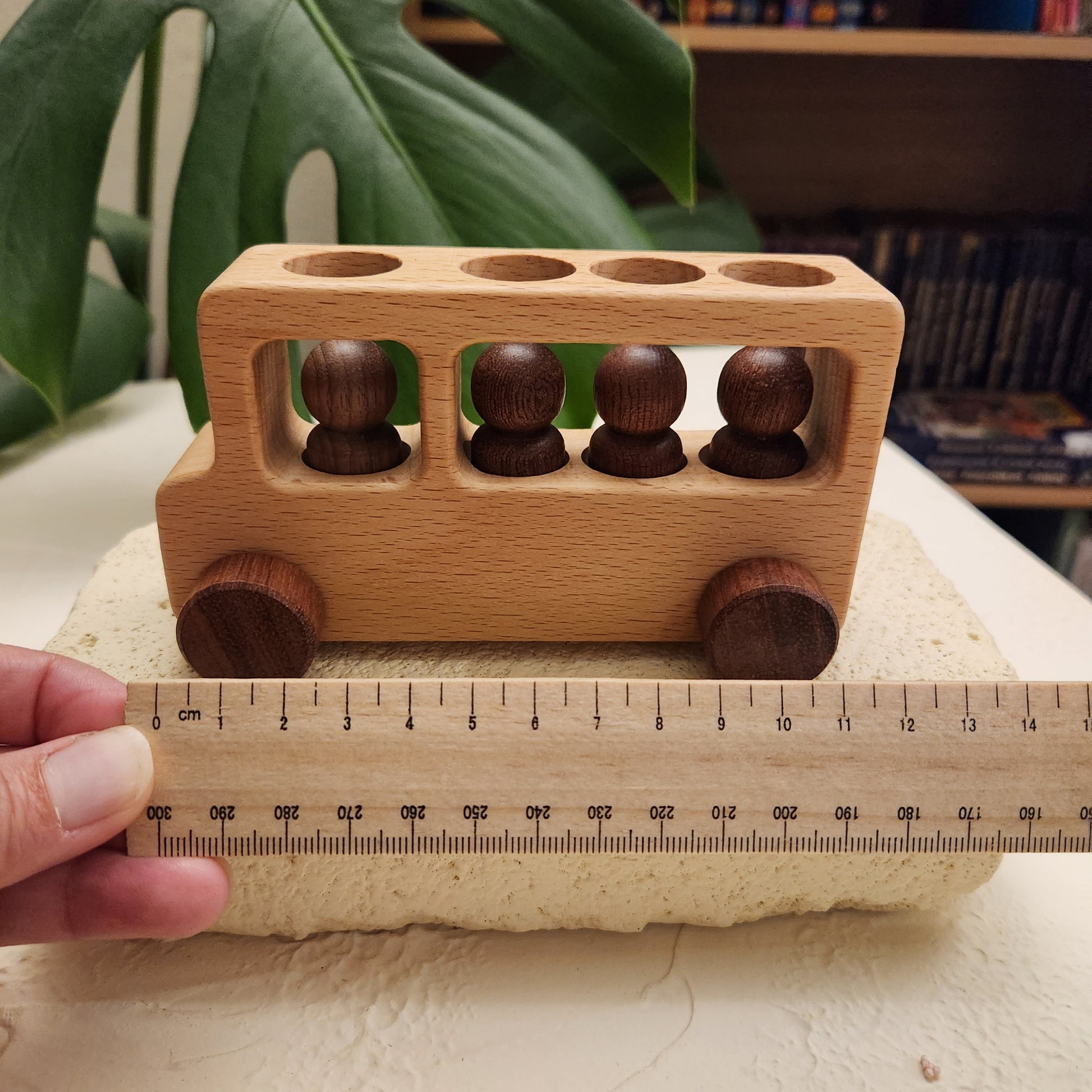 Handmade wooden toy car with  4 peg people –11cm, natural wood finish, baby-safe non-toxic coating, ideal gift for toddlers and preschoolers aged 2–5 years 